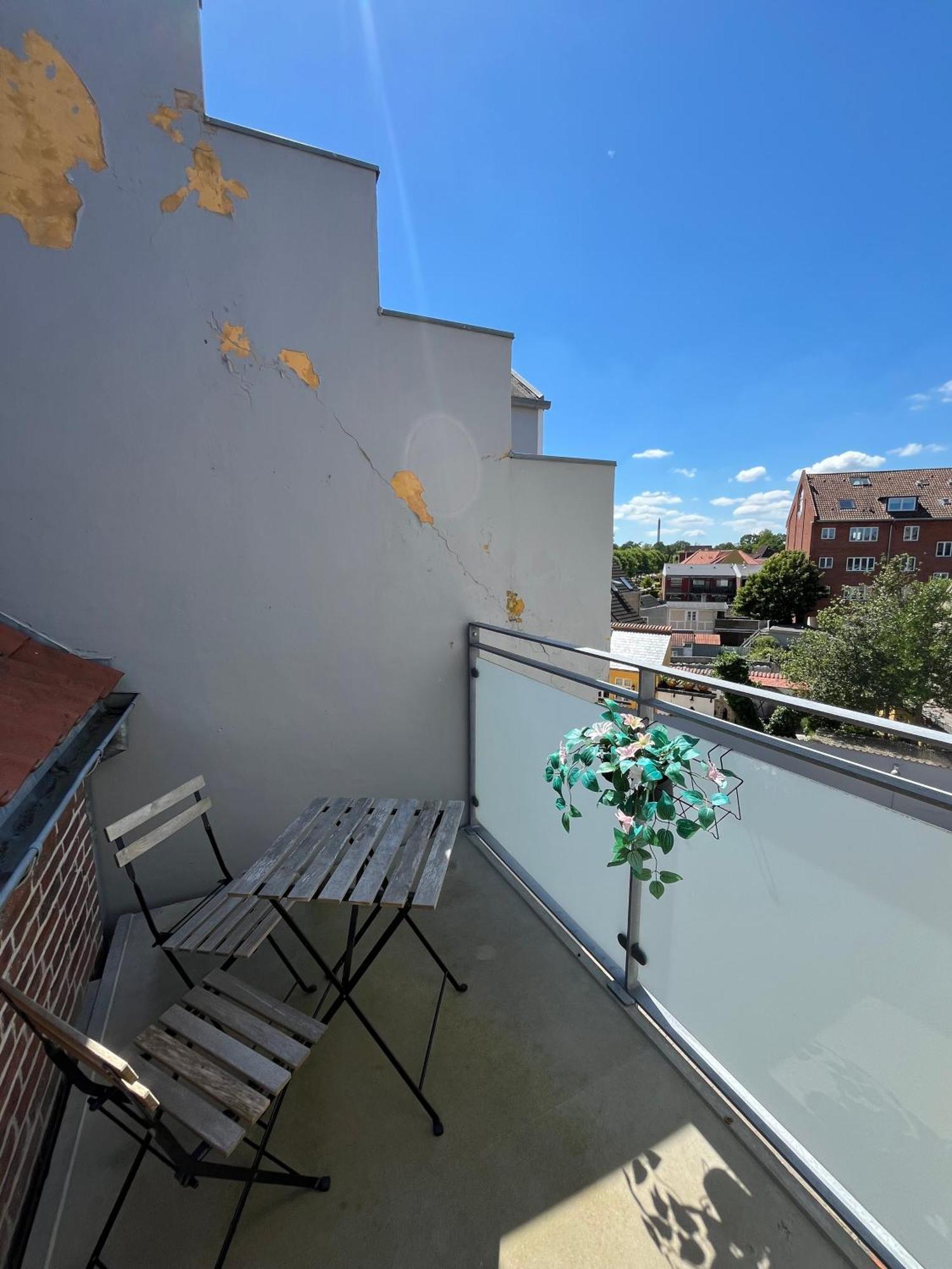 Central Lejlighed I Odense C Apartment Exterior photo